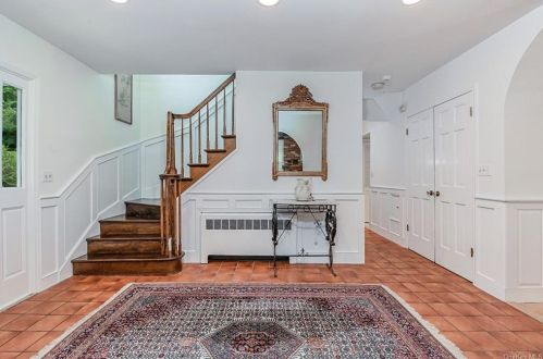 53 Round Hill Rd, Armonk, NY 10504-2823