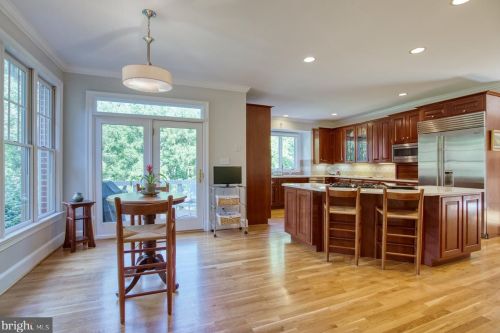 1613 Maddux Ln, Mc Lean VA 22101-3200 exterior