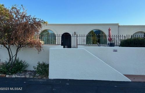 8028 Shadow Ln, Tucson, AZ 85750-9660