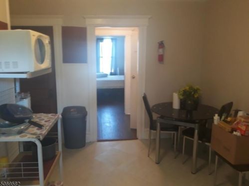 44 Becker Ter, Irvington NJ  07111-1311 exterior