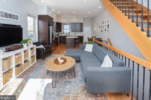 2307 Carpenter St, Philadelphia PA 19146-2516 exterior