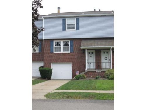 320 Parkridge Ln, Moon Twp PA  15108-2870 exterior