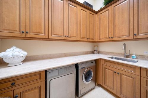 611 18 Ave, Naples FL 34120-7476 exterior