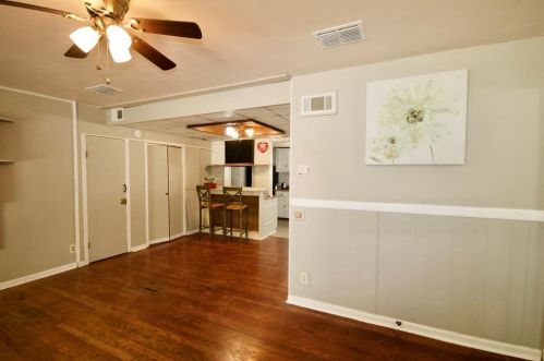 7905 Brockman St, Austin TX  78757-8224 exterior