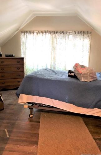 43 Hawthorne St, Manchester, CT 06042-3022