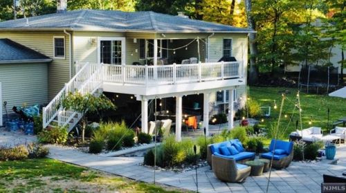 28 Degray Ter, Mahwah NJ  07430-3105 exterior