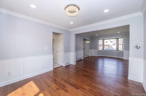 425 Rosemary St, Dearborn Heights MI  48127-3681 exterior