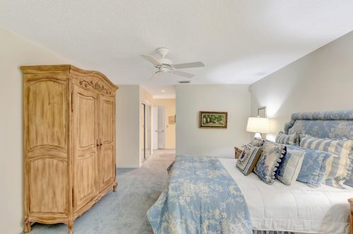 22 Hampshire Ln, Boynton Beach FL 33436-7414 exterior