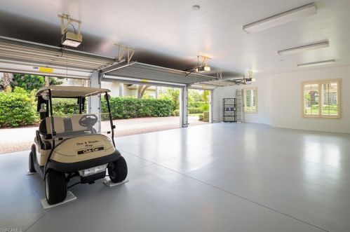 2943 Bellflower Ln, Naples FL 34105-3005 exterior