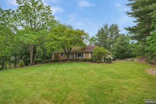 60 Trommel Dr, Mahwah, NJ 07430-1533