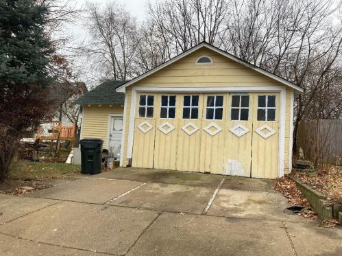 728 Ave, Waukegan IL 60085-3950 exterior