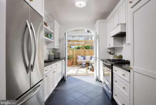 127 Duddington Pl, Washington DC 20003-2610 exterior