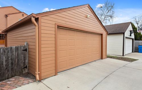 5267 Diversey Blvd, Milwaukee WI 53217-5201 exterior