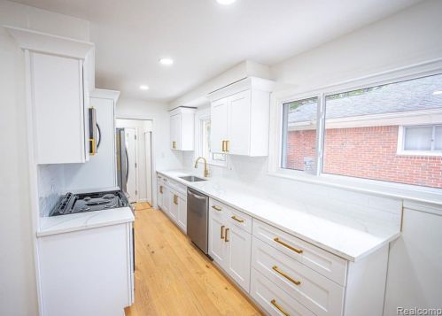 8451 Nightingale St, Dearborn Heights MI  48127-1203 exterior