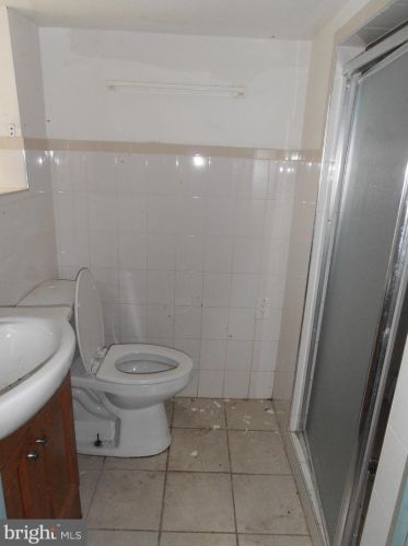 5834 3 St, Philadelphia PA 19106-1802 exterior