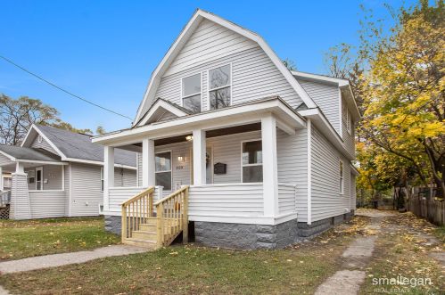 409 Washington Ave, Meskegon MI 49441-2472 exterior