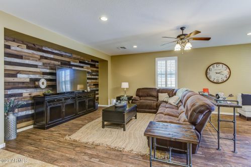 3765 Aracely Dr, Phoenix AZ 85087-5998 exterior