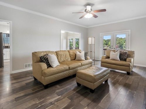 8474 Lake Dr, Lithonia GA  30039-6562 exterior