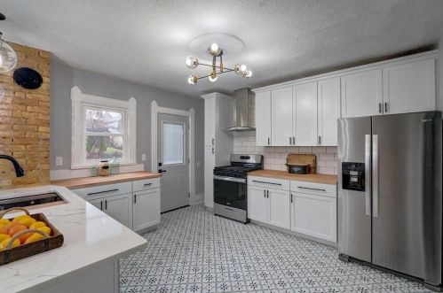 1418 Jenifer St, Madison WI  53703-3719 exterior