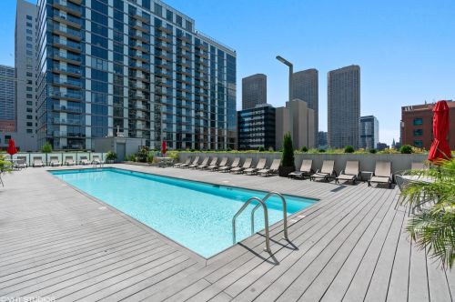 659 Randolph St, Chicago IL  60661-2115 exterior