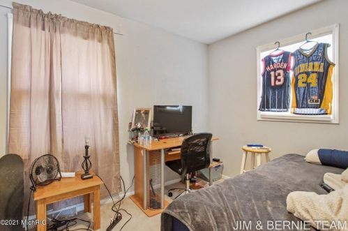 3100 Stratford Dr, Wyoming MI exterior