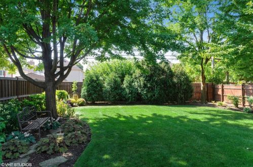 546 Crockett Ave, Elmhurst IL 60126-1810 exterior