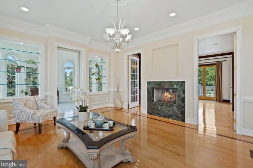 12705 Greenbriar Rd, Rockville MD 20854-6324 exterior