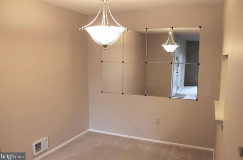 17 Mendrey Ct, Trenton NJ 08648-2661 exterior