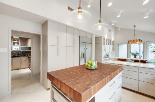 5642 Bent Tree Dr, Dallas TX 75248-2010 exterior