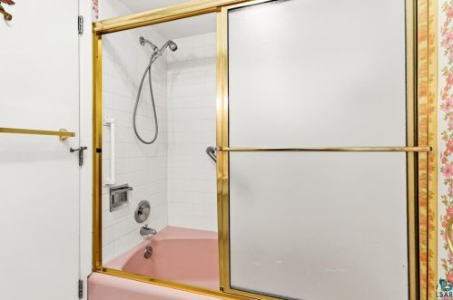 808 Arrowhead Rd, Duluth MN 55811-2207 exterior