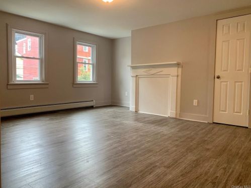 10 Talmadge St, Poughkeepsie, NY 12601-1723