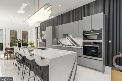 1604 13th St, Washington DC 20009-4303 exterior