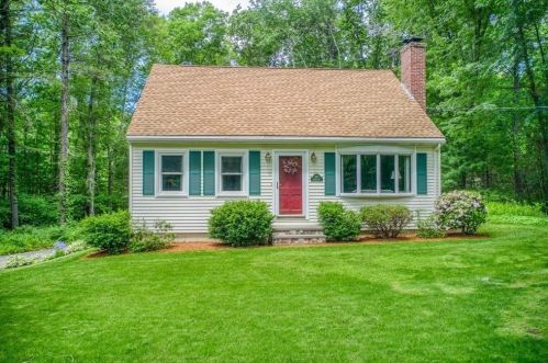 410 Foster St, North Andover, MA 01845-2230
