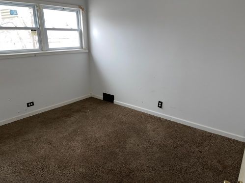 9035 Oglesby Ave, Chicago IL  60617-3853 exterior