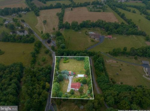 1900 Fish And Game Rd, Littlestown PA 17340-8808 exterior