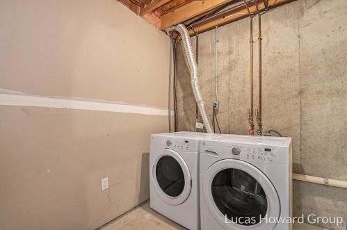 286 Riverwood Dr, Middlevle MI  49333-9075 exterior