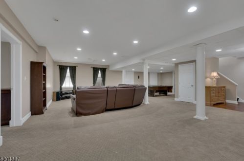 7 Chilton Rd, Chester NJ  07930-3107 exterior