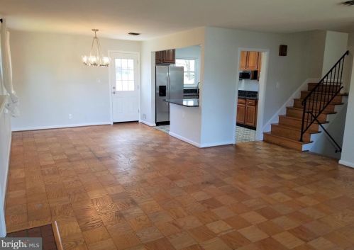 1323 Mayflower Dr, Mc Lean VA  22101-3404 exterior