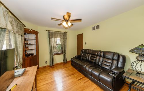 8930 Lincoln Ave, Milwaukee WI 53207-1711 exterior