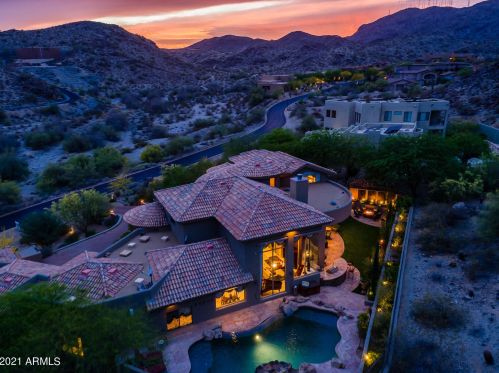 13841 Cyn Dr, Phoenix AZ 85016-2403 exterior