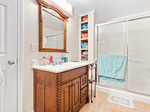 4 Lewis St, Woonsocket RI 02895-1905 exterior