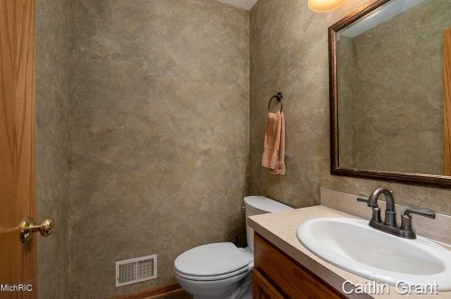 5643 Charolais Dr, Wyoming MI exterior