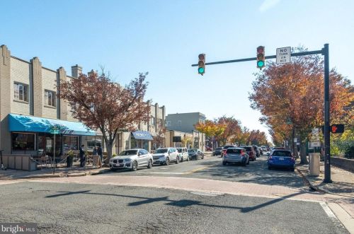 1801 Commonwealth Ave, Alexandria VA 22301-1403 exterior