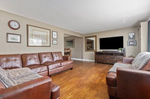 541 Pat Haven Dr, Pittsburgh, PA 15243-1723