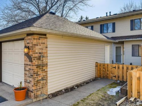 199 Bridlewood Dr, Saint Paul, MN 55119-4667