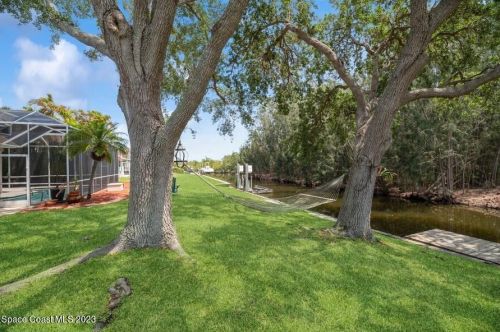 2025 Sykes Crk Dr, Merritt Island FL 32953-3066 exterior