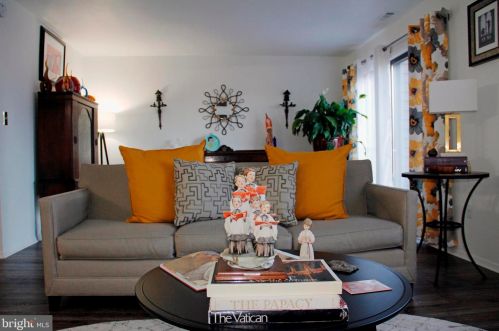 6 Rebecca Ct, Trenton NJ 08628-3339 exterior