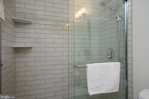 13508 Maidstone Ln, Rockville MD 20854-1030 exterior