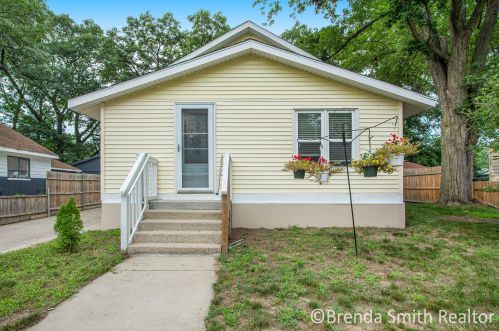 245 Holly St, Grand Rapids, MI 49548-4245