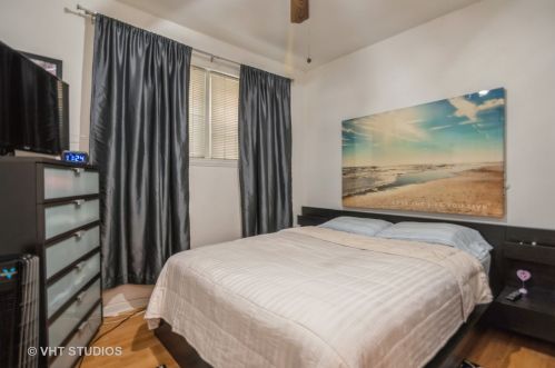 3004 Touhy Ave, Chicago IL 60645-2938 exterior